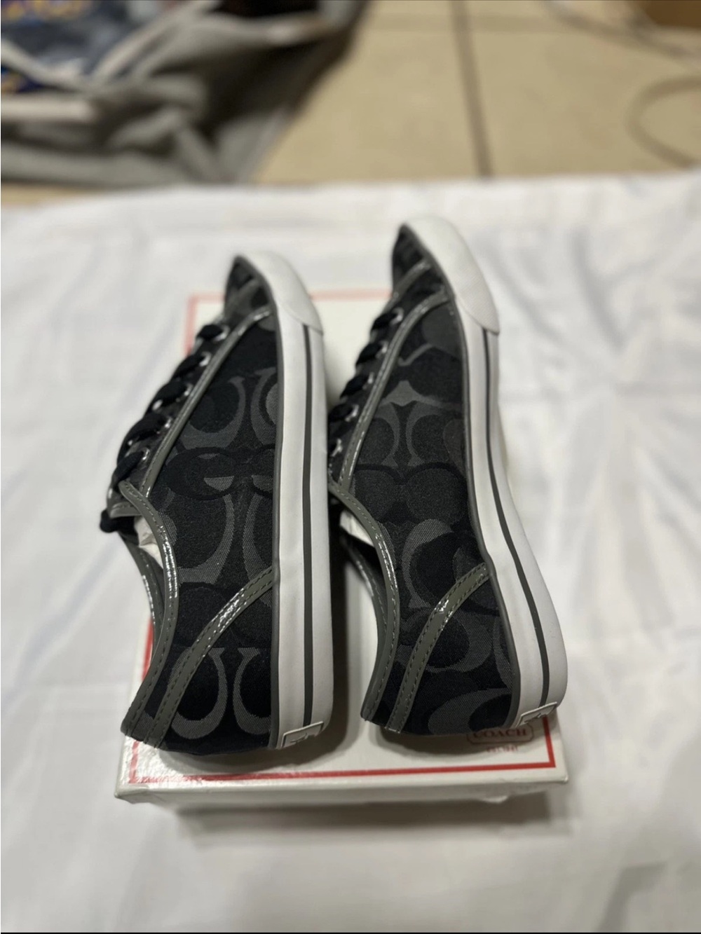 NWT, Coach Dee Sneakers in Signature Canvas, Size 8M, Black/Grey - Picture 3 of 7
